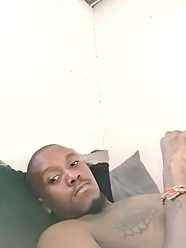 Snapshot of Thabisomgaga1 chatting on 01/11/26, 01:05 Thabisomgaga1 online show from 01/11/26, 01:05