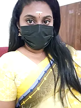 Snapshot of Dheronika_sweetie chatting on 10/08/25, 01:31 Dheronika sweetie online show from 10/08/25, 01:31