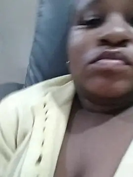 Snapshot of thicknjuicyx chatting on 10/06/25, 04:26 thicknjuicyx online show from 10/06/25, 04:26