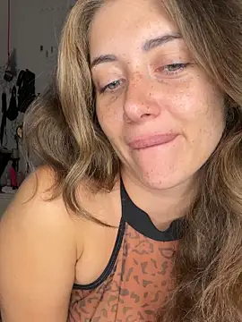 Snapshot of Malasantababy chatting on 10/05/25, 11:35 Malasantababy online show from 10/05/25, 11:35