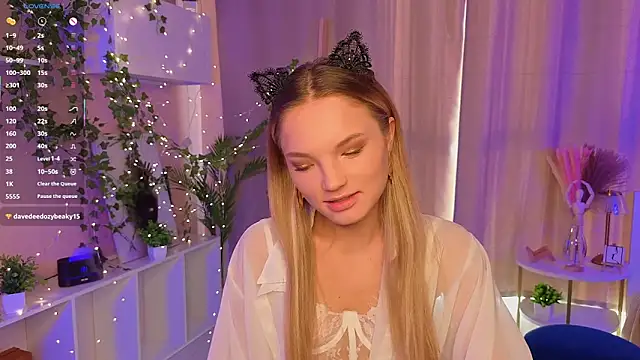 JulieLupo online show from 11/07/25, 06:13