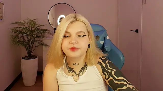 Shad0wPurr online show from 10/09/25, 03:04