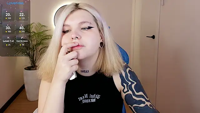 Shad0wPurr online show from 10/24/25, 02:08