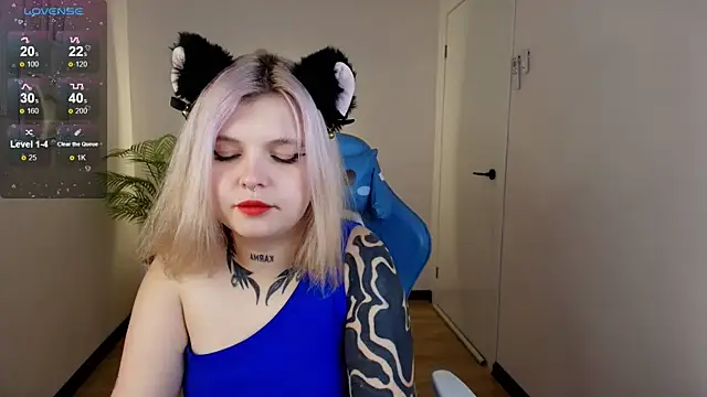 Shad0wPurr online show from 10/27/25, 02:26