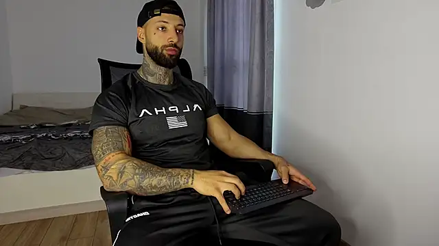 MasculineGuy99 online show from 11/06/25, 06:58