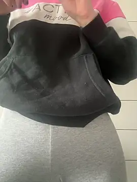 Snapshot of pleasedontpressaredburton chatting on 10/16/25, 07:31 pleasedontpressaredburton online show from 10/16/25, 07:31