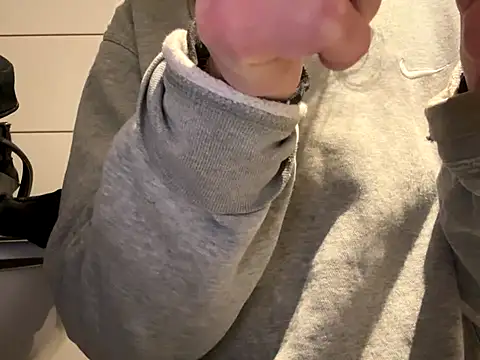 Snapshot of pleasedontpressaredburton chatting on 10/16/25, 08:21 pleasedontpressaredburton online show from 10/16/25, 08:21