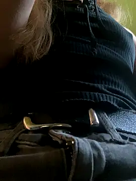 Snapshot of pleasedontpressaredburton chatting on 11/02/25, 06:05 pleasedontpressaredburton online show from 11/02/25, 06:05