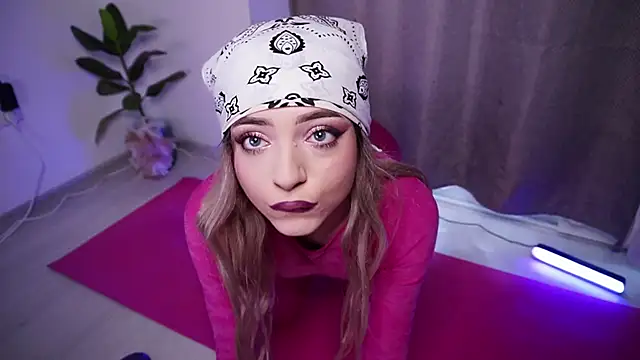 Dahliacruzz online show from 11/30/25, 08:40