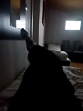 Snapshot of LewdHug51 chatting on 10/01/25, 04:46 LewdHug51 online show from 10/01/25, 04:46