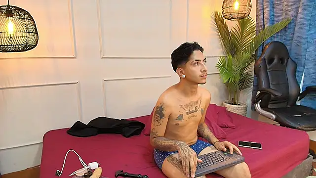 Snapshot of fkenneth_macias chatting on 10/11/25, 03:39 fkenneth macias online show from 10/11/25, 03:39