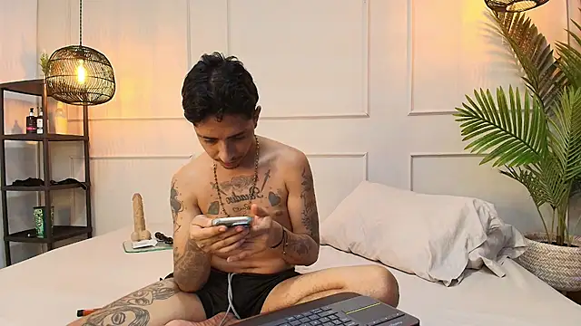 Snapshot of fkenneth_macias chatting on 10/21/25, 03:51 fkenneth macias online show from 10/21/25, 03:51