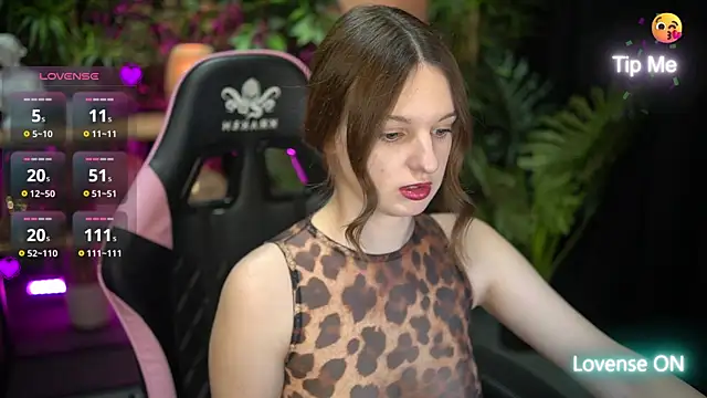 xoxo molly online show from 12/16/25, 10:37