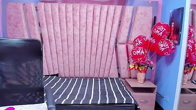 sarah sweett  online show from 12/21/25, 03:08