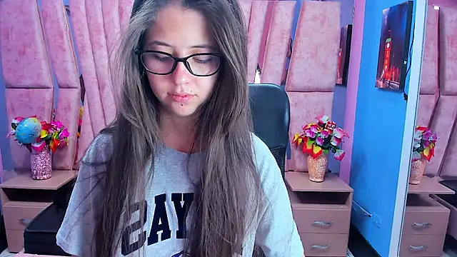 sarah sweett  online show from 02/14/26, 02:58