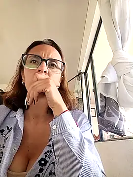 Jade 1-9 online show from 10/22/25, 03:34