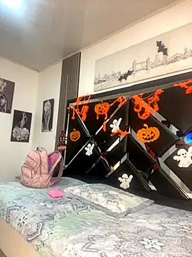 Charlotte ebony  online show from 10/22/25, 12:27