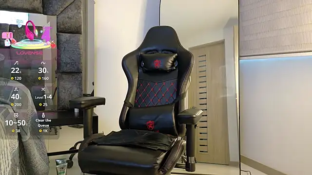 Snapshot of johnjaguar1_ chatting on 10/05/25, 01:09 johnjaguar1 online show from 10/05/25, 01:09