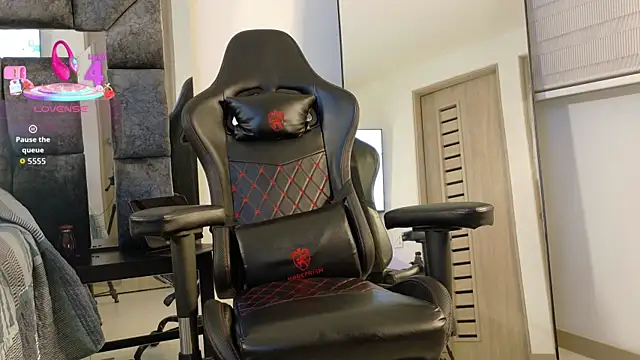 Snapshot of johnjaguar1_ chatting on 10/09/25, 01:03 johnjaguar1 online show from 10/09/25, 01:03