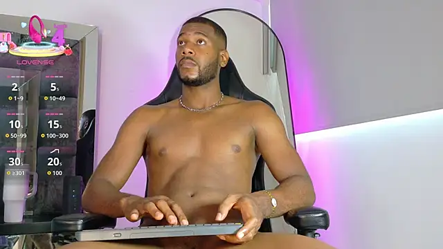 johnjaguar1  online show from 04/12/26, 04:56