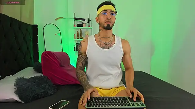 Snapshot of _Duriel chatting on 10/02/25, 04:03 Duriel online show from 10/02/25, 04:03