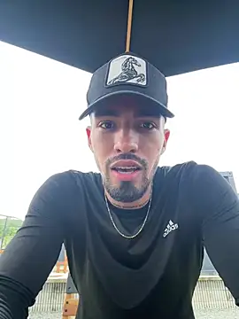 Snapshot of _Duriel chatting on 02/25/26, 05:00 Duriel online show from 02/25/26, 05:00