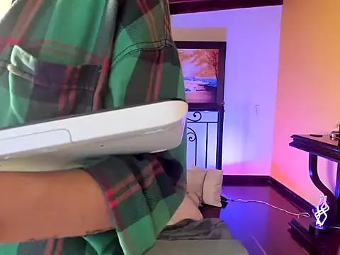 Zulyhenao online show from 10/15/25, 04:56