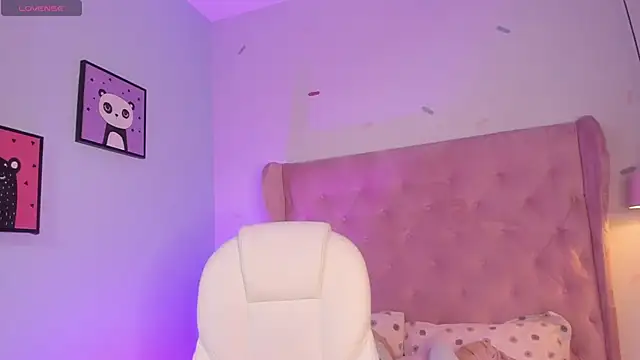 Vanelope evanss online show from 12/22/25, 01:19