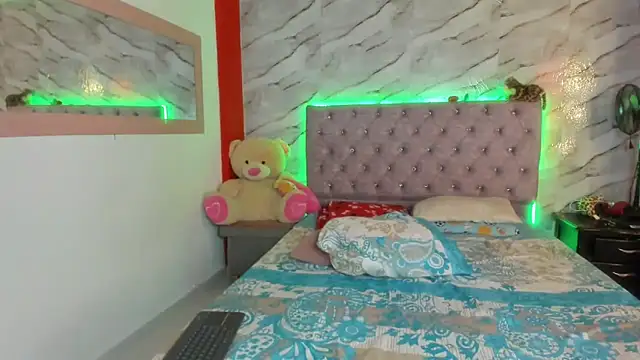 Stefany Andruw online show from 11/05/25, 01:55