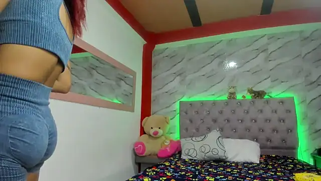 Stefany Andruw online show from 11/12/25, 04:29