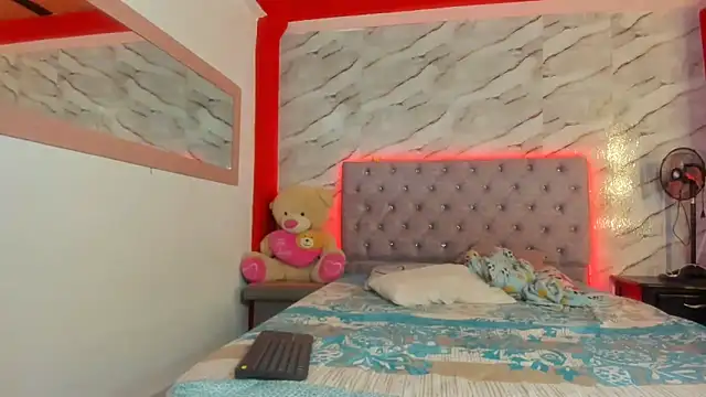 Stefany Andruw online show from 11/25/25, 02:33