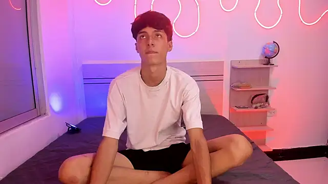 luccas ferreira online show from 11/02/25, 07:05