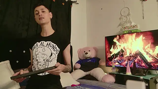 Tyler cat online show from 10/04/25, 03:26