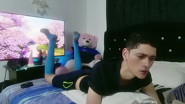 Tyler cat online show from 10/09/25, 01:53