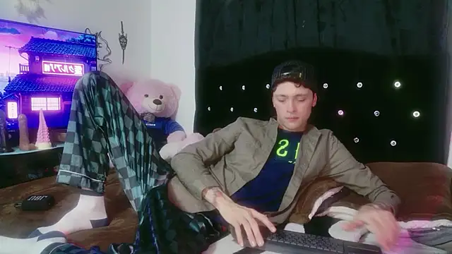 Tyler cat online show from 12/03/25, 03:32