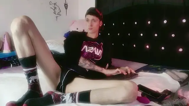 Tyler cat online show from 03/27/26, 01:22