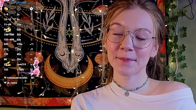 lyra thenymph online show from 11/18/25, 12:16