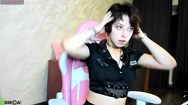 Snapshot of Sara_Frayer chatting on 10/23/25, 12:54 Sara Frayer online show from 10/23/25, 12:54