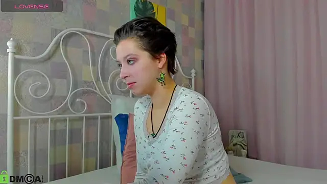 Sara Frayer online show from 11/26/25, 01:06