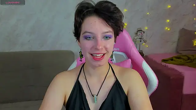 Sara Frayer online show from 12/22/25, 01:13