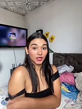 Snapshot of MelodySwetie__ chatting on 10/21/25, 01:56 MelodySwetie online show from 10/21/25, 01:56