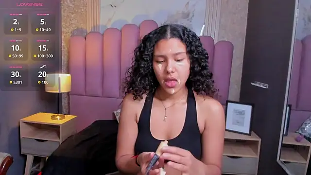 AriaVega online show from 12/04/25, 12:25