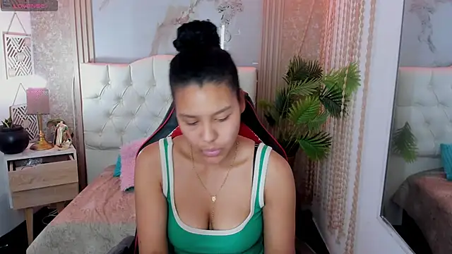 AriaVega online show from 03/29/26, 12:16