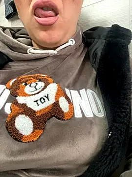 Daiana Andra online show from 10/14/25, 02:51