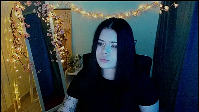 Mona Esty online show from 03/04/26, 01:39