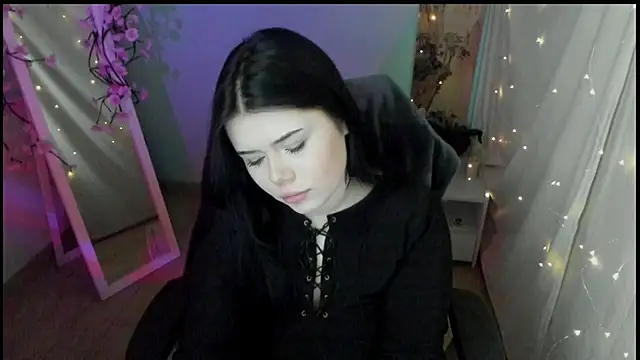 Snapshot of Mona_Esty chatting on 04/21/26, 06:20 Mona Esty online show from 04/21/26, 06:20
