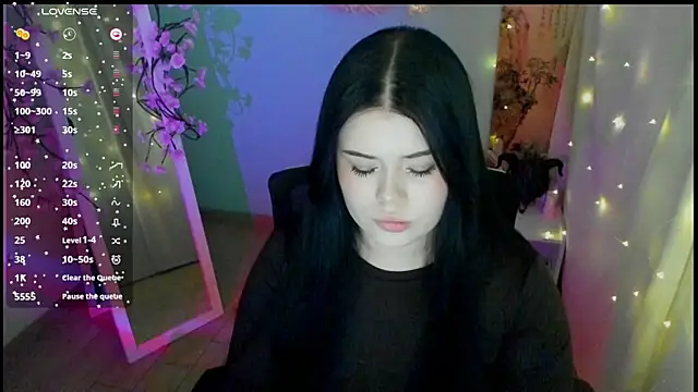 Snapshot of Mona_Esty chatting on 05/13/26, 06:11 Mona Esty online show from 05/13/26, 06:11