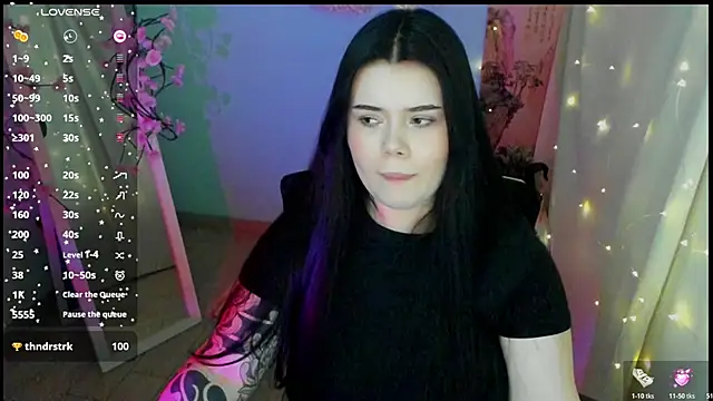 Snapshot of Mona_Esty chatting on 05/18/26, 06:19 Mona Esty online show from 05/18/26, 06:19