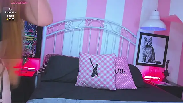 Snapshot of CameronRey_ chatting on 10/07/25, 04:20 CameronRey  online show from 10/07/25, 04:20