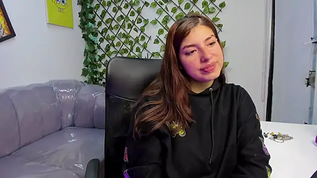 Snapshot of Violetta_Swett_ chatting on 07/14/26, 12:33 Violetta Swett online show from 07/14/26, 12:33